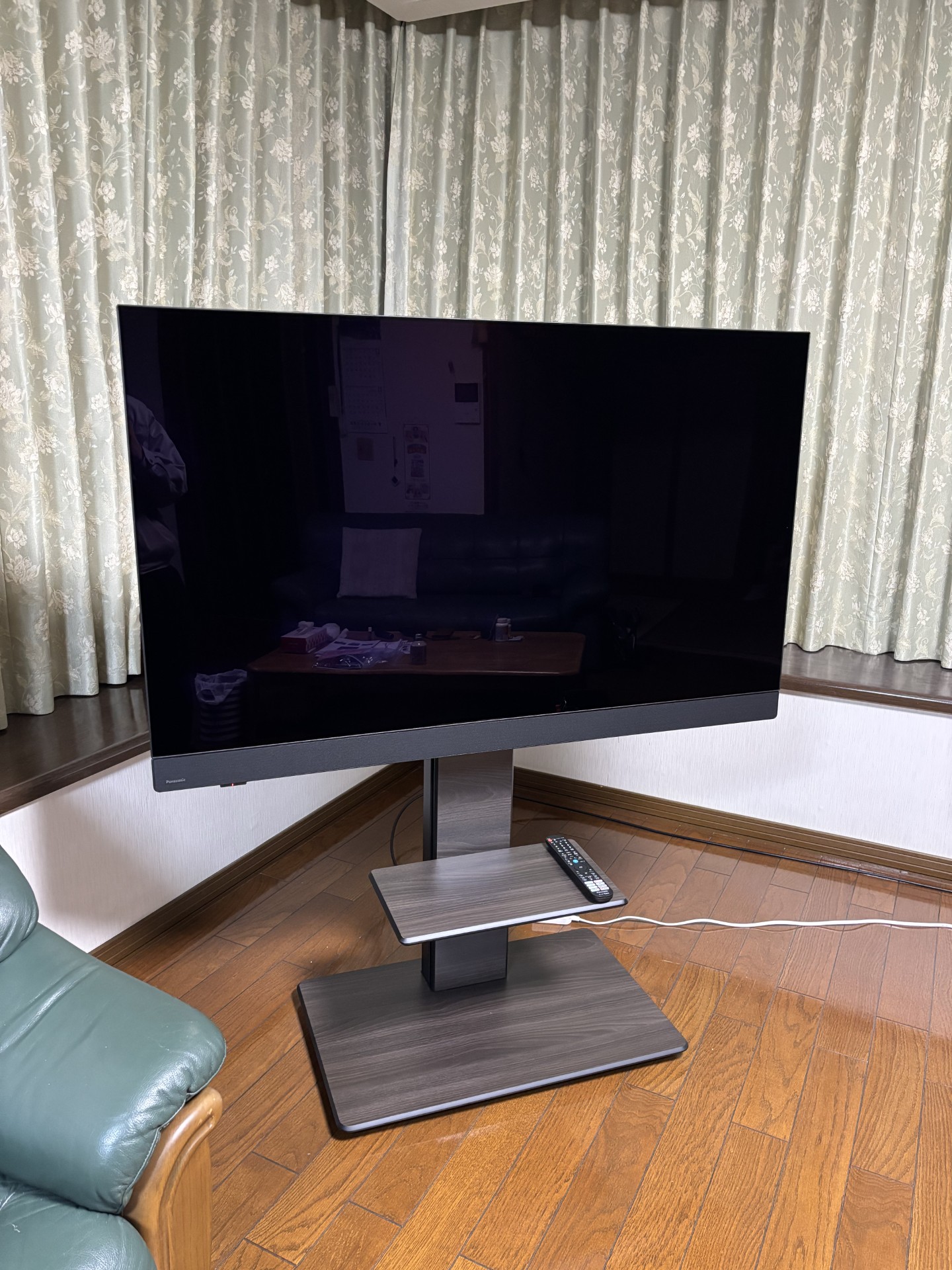 テレビの自立スタンド